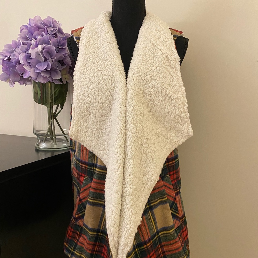 NWOT Women’s Maurices Plus Size Red & Green Plaid Sherpa Vest, Size 0X